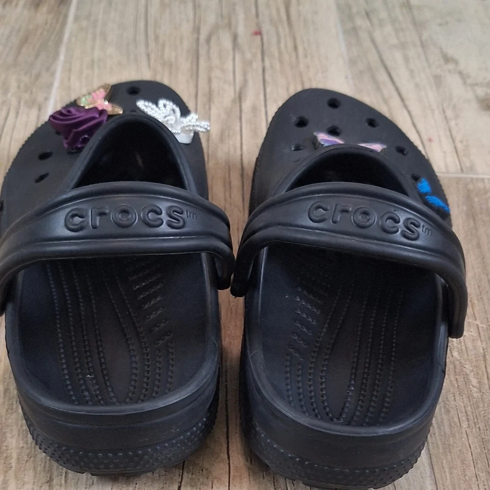 CROCS Kids/ Womens Black Shoes with Butterfly Accents Sz. J6/ M6/ W8